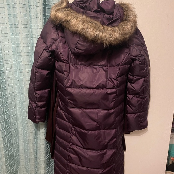 Women's Lodge Down Duffle Coat in deep eggplant - Picture 4 of 7
